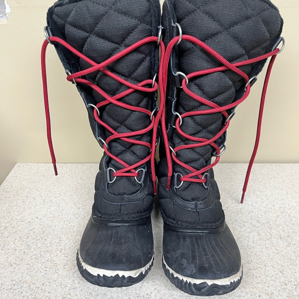 Sorel Black Quilted Winter Boots with Red Laces